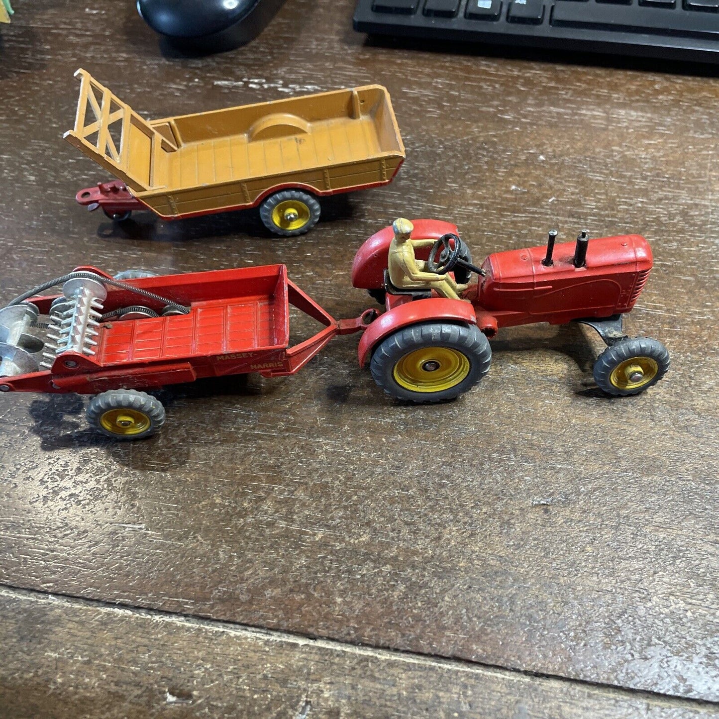 DINKY TOYS MASSEY HARRIS TRACTOR Halesown Trailer Manure Spreader 27a 27b 27c